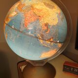 World map globe illumina 60s