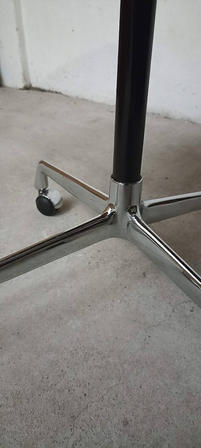 Hermann Miller table