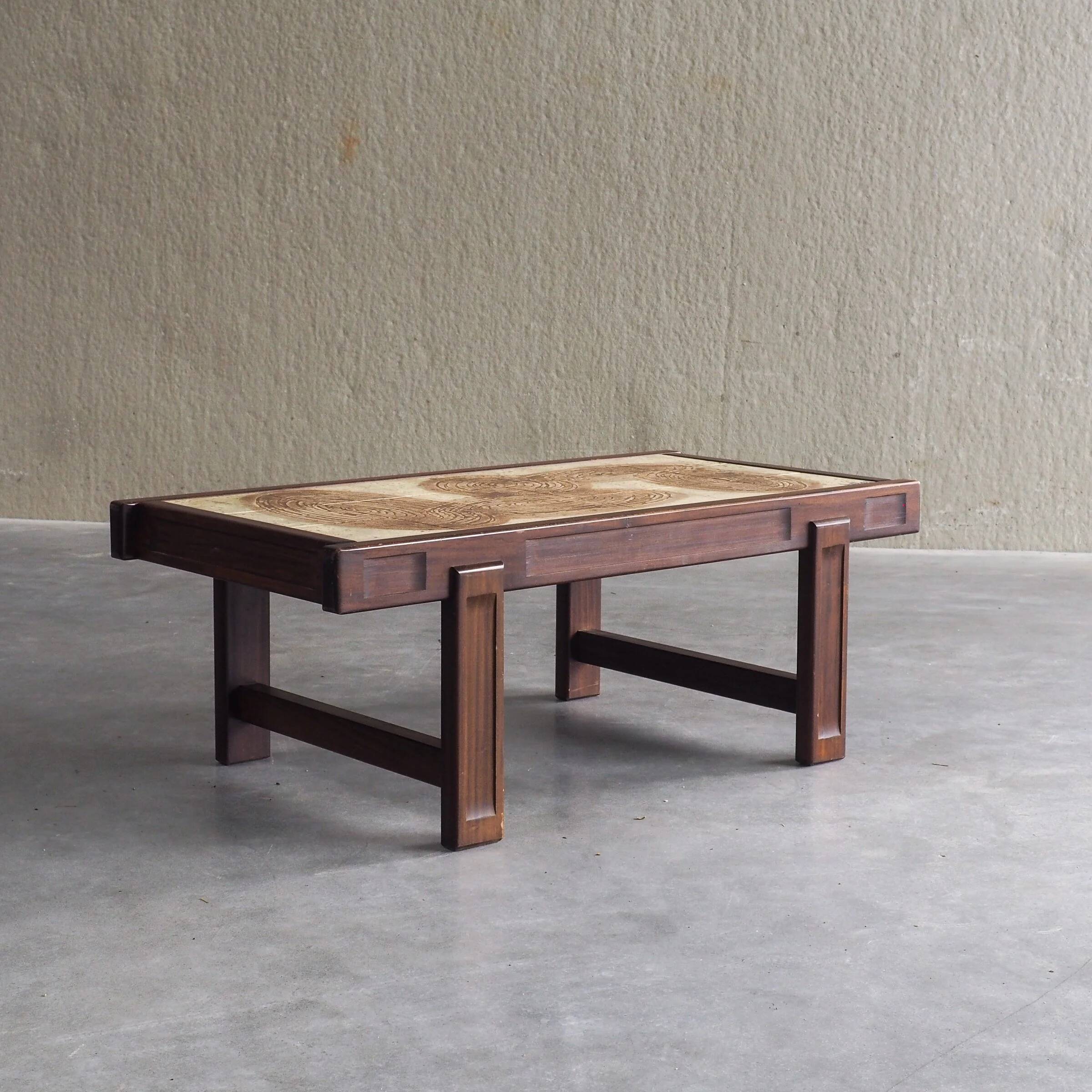 Table basse carrelée du milieu du siècle par Jean D’Asti