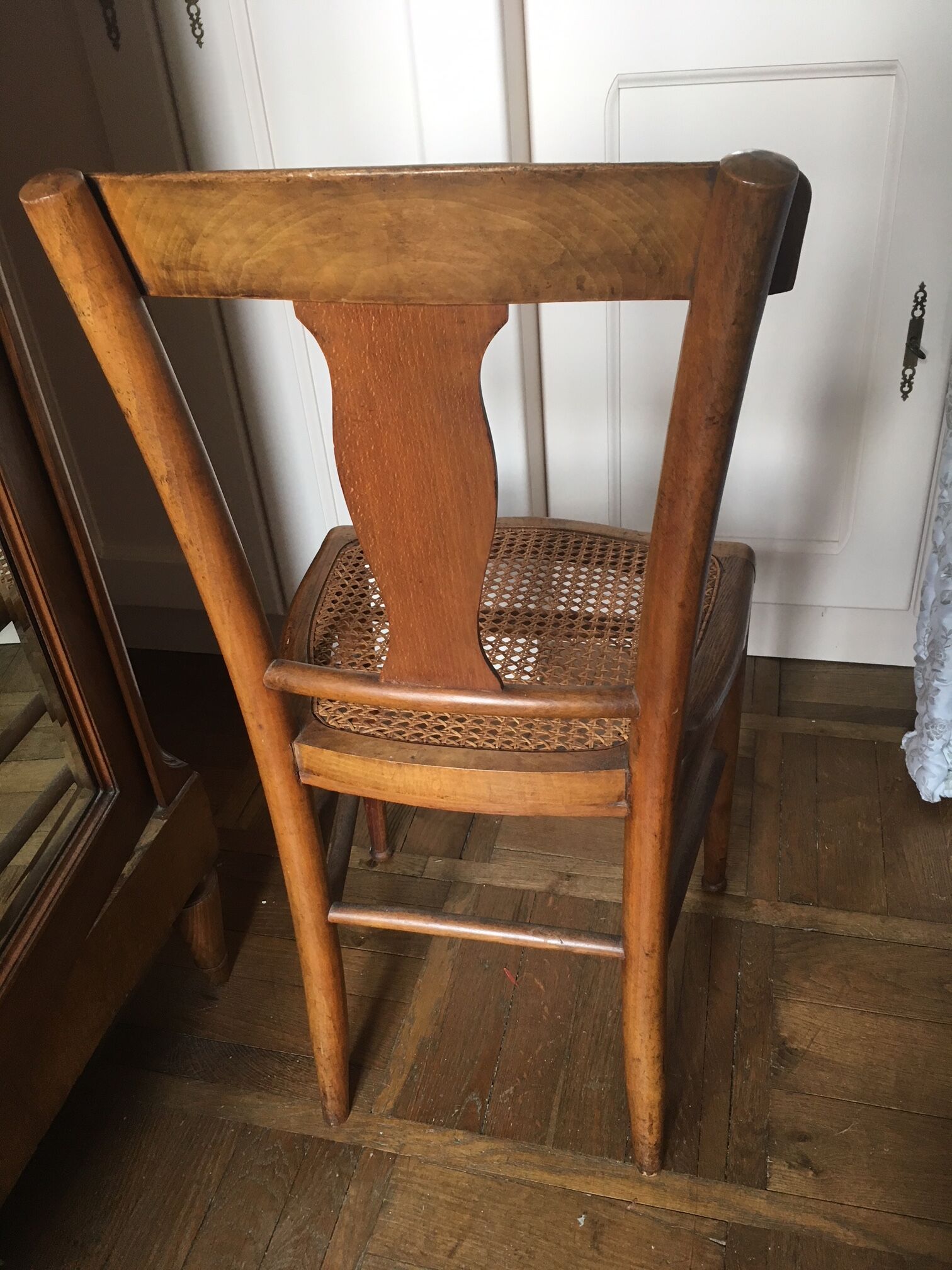 Chaise en bois massif