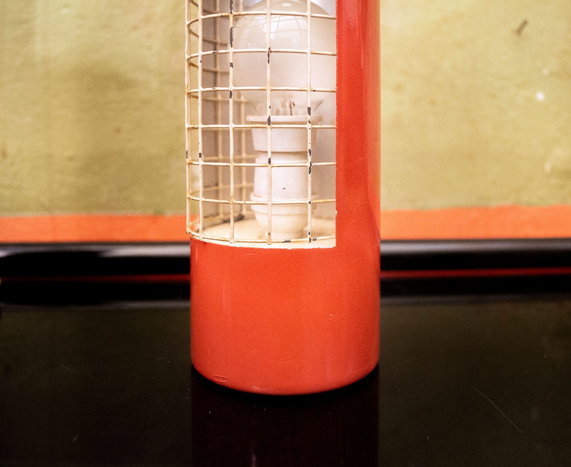 Pair of bedside lamps with wire mesh Italy 50s