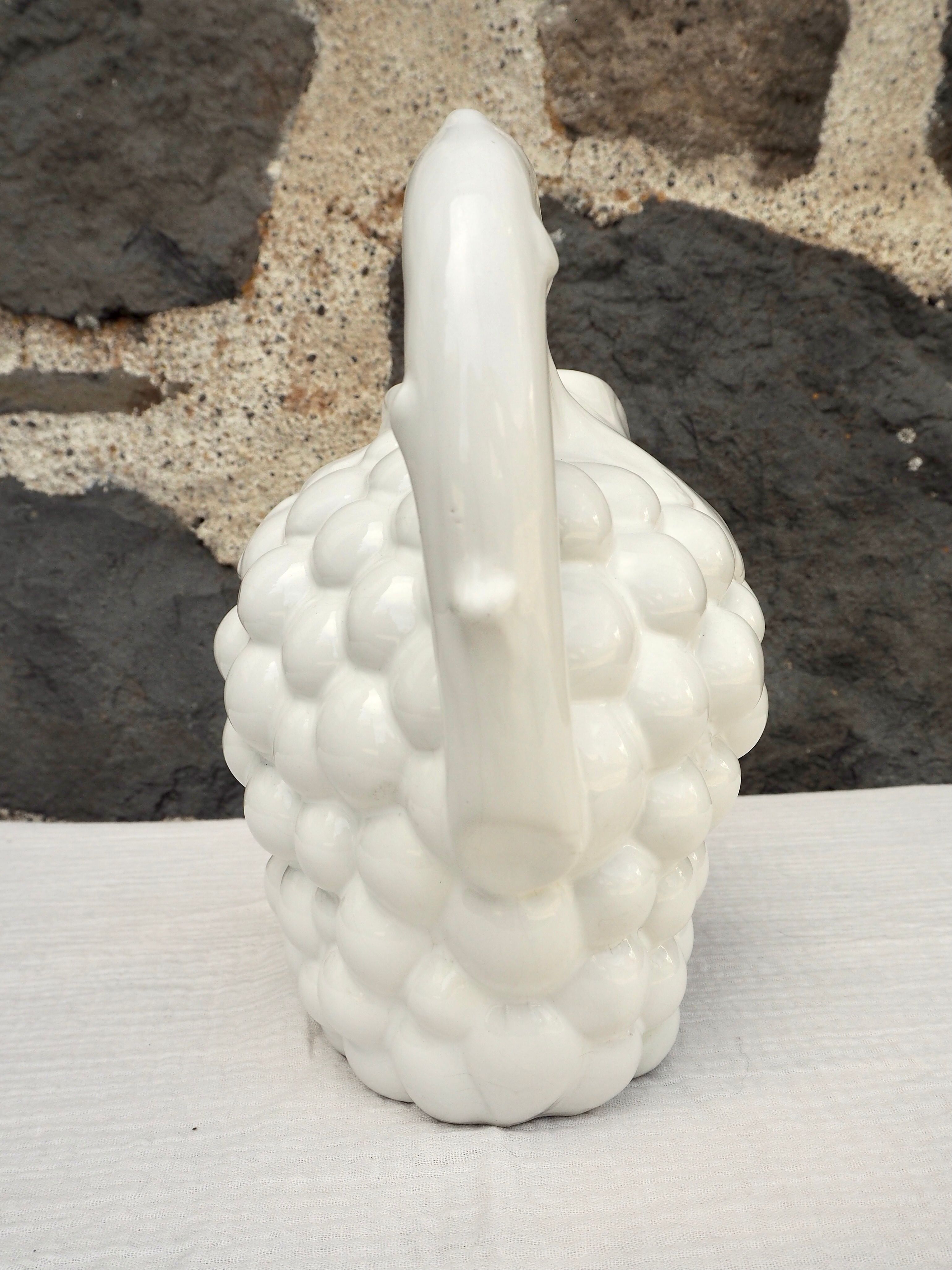 Pichet raisin en céramique blanche