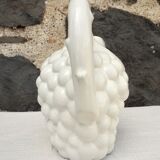 Pichet raisin en céramique blanche