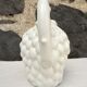 Pichet raisin en céramique blanche