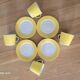 4 tasses et sous-tasses jaunes et blanches