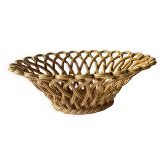 Pichon uzes large woven basket