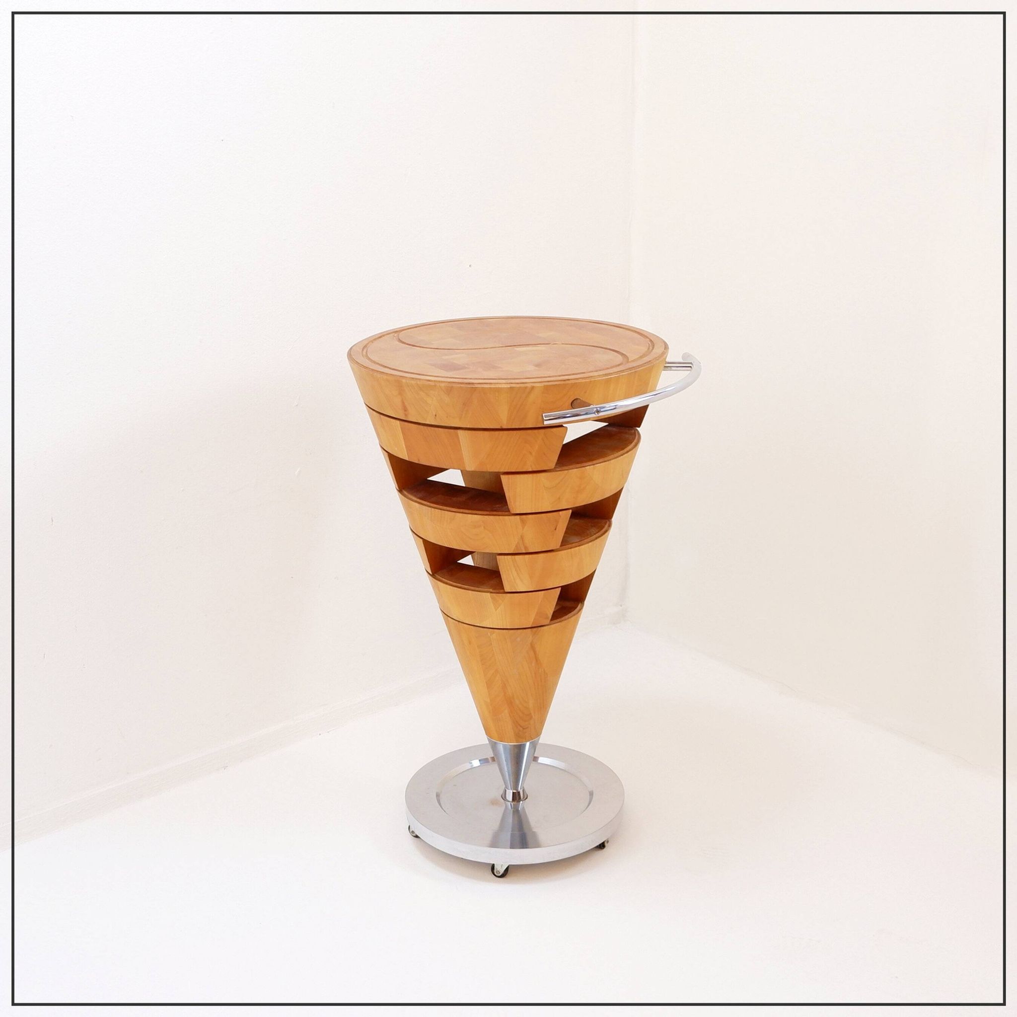 Cone-shaped kitchen unit with drawers