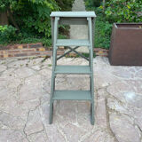 Wooden painter's stepladder