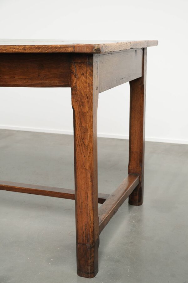 Table de ferme française du XVIIIe siècle en chêne et en bois fruitier.