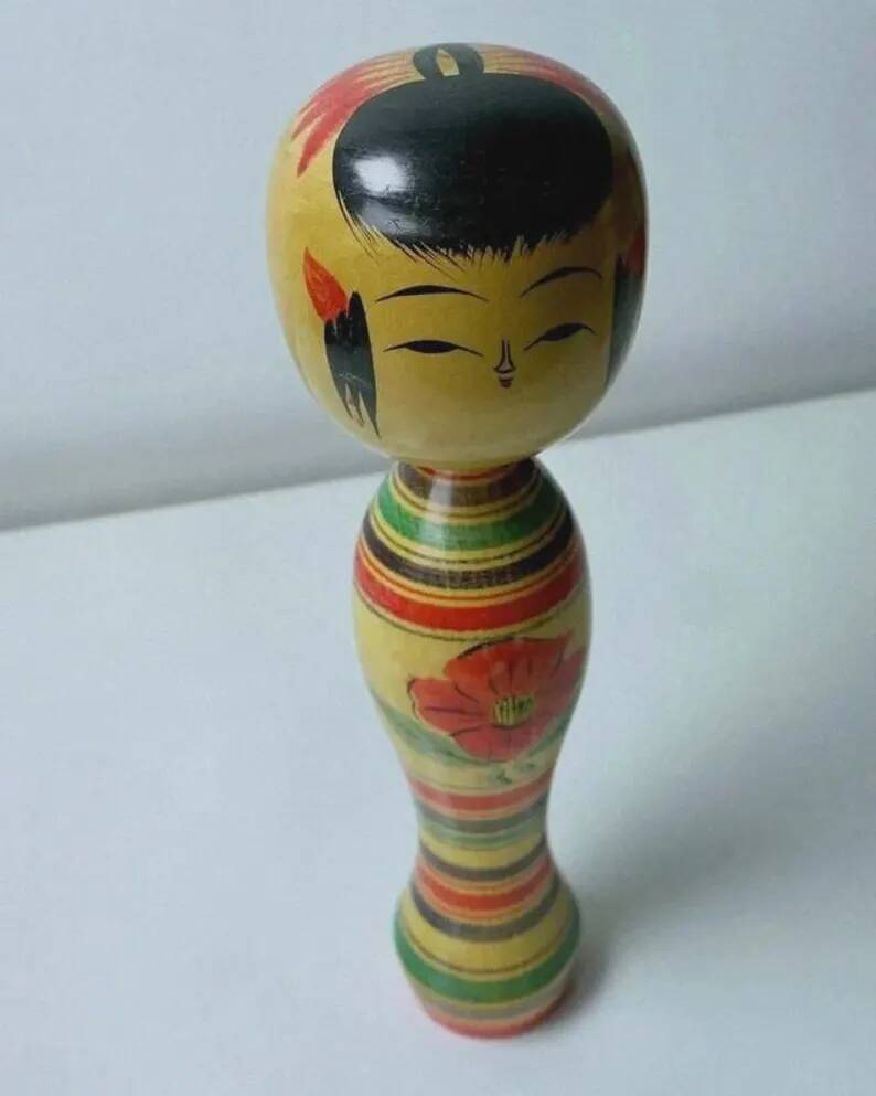 Vintage Japanese Kokeshi doll Naruko signed - Antique turned wood figurine craftsmanship Japan - Collectible item from the Showa period (1926–1989)