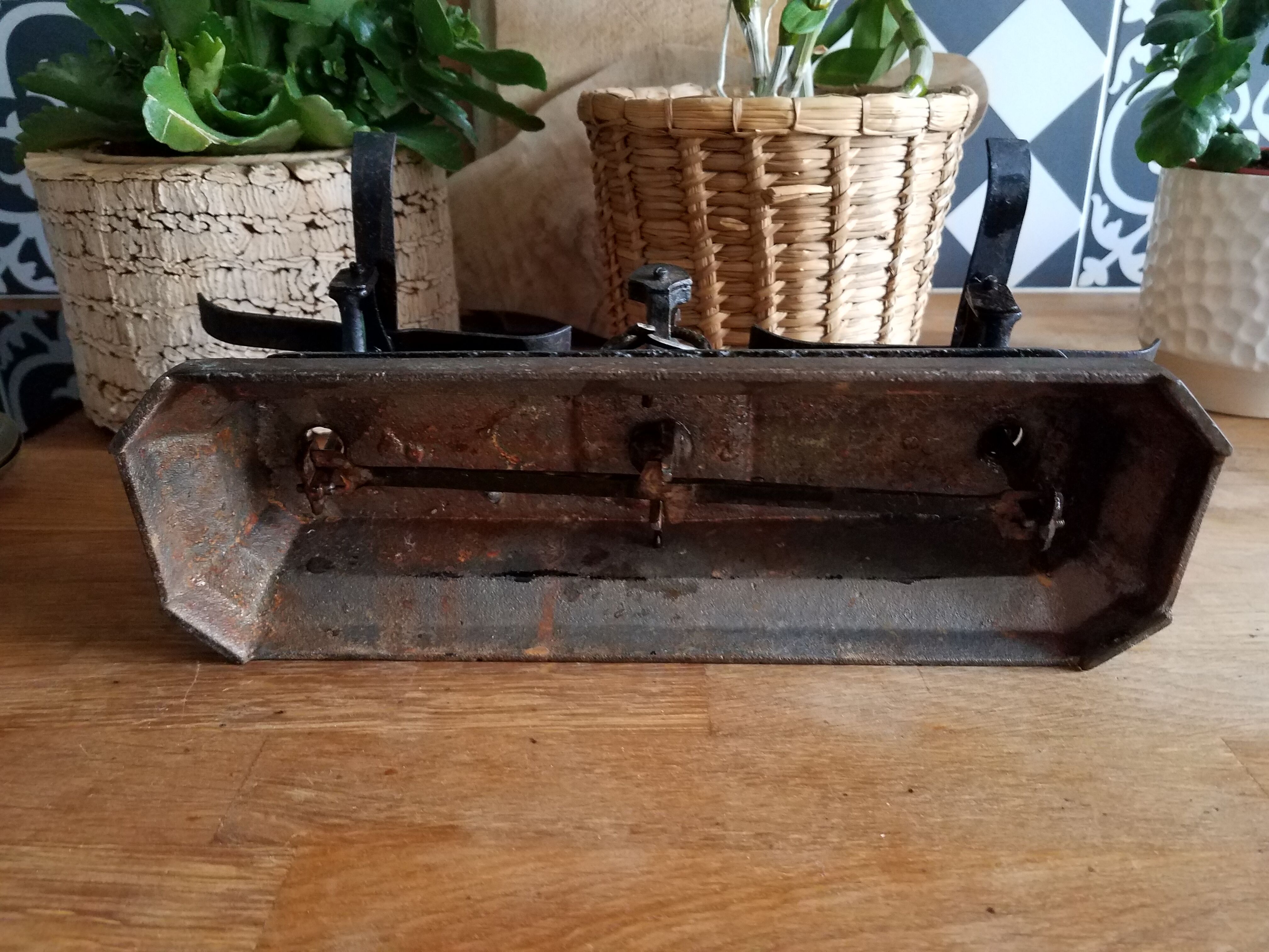Roberval type cast iron scale