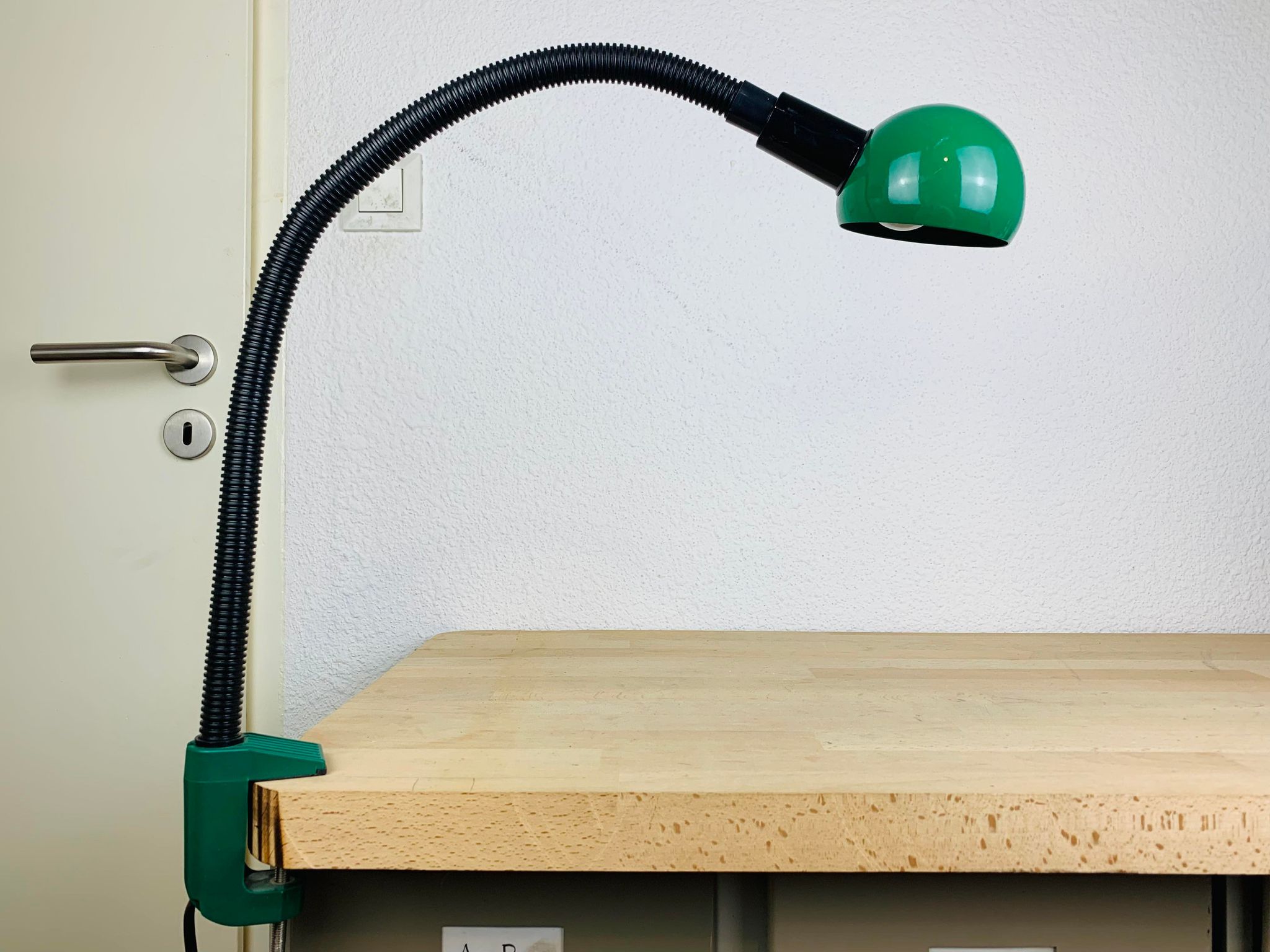 Snake lamp fixing vice 80s green