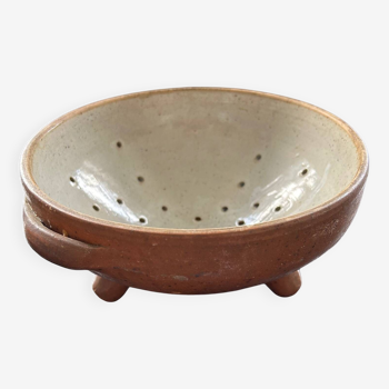 Stoneware draining salad bowl