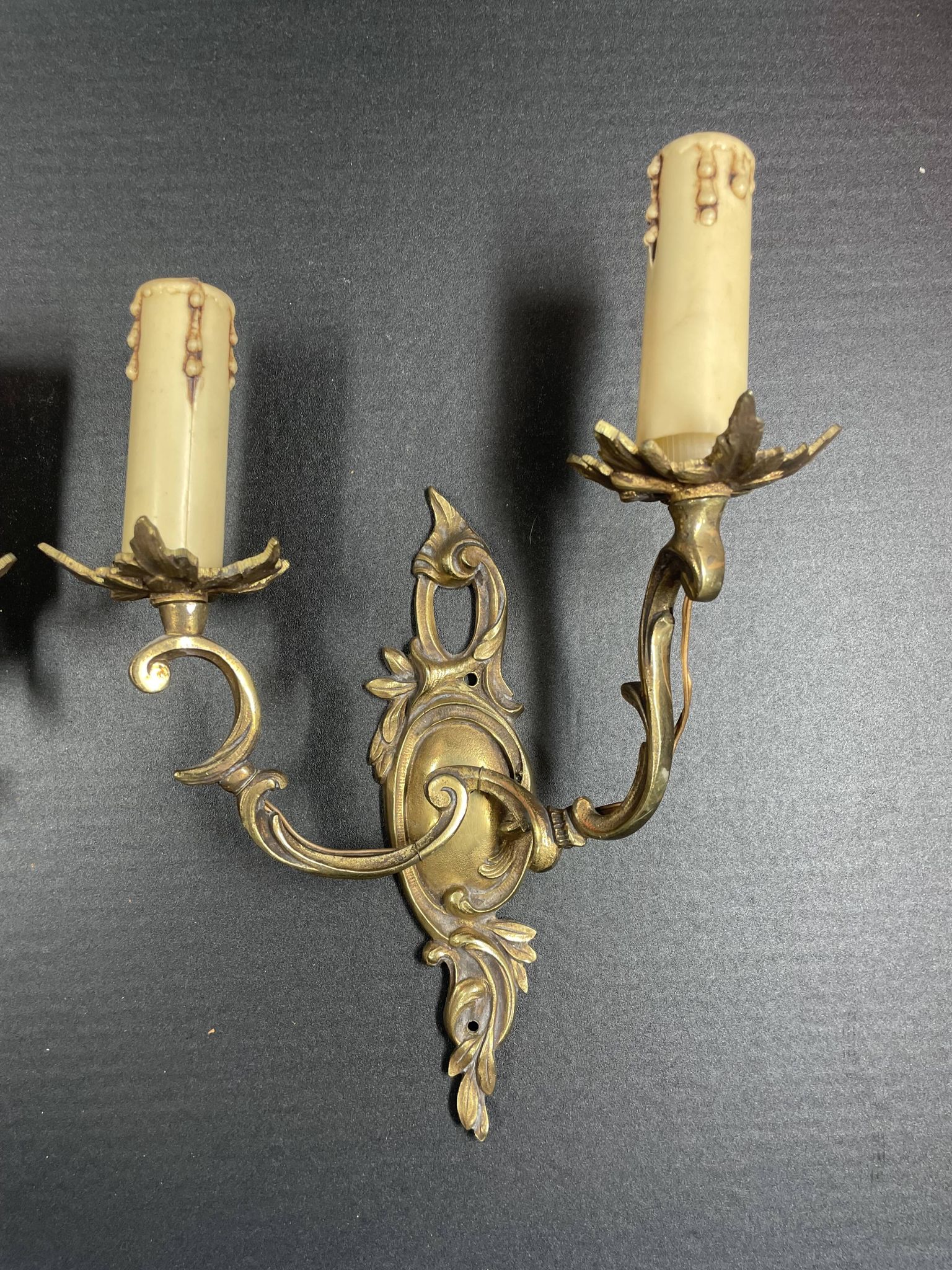Pair of Louis XV style bronze wall lamp height 27 cm socket top