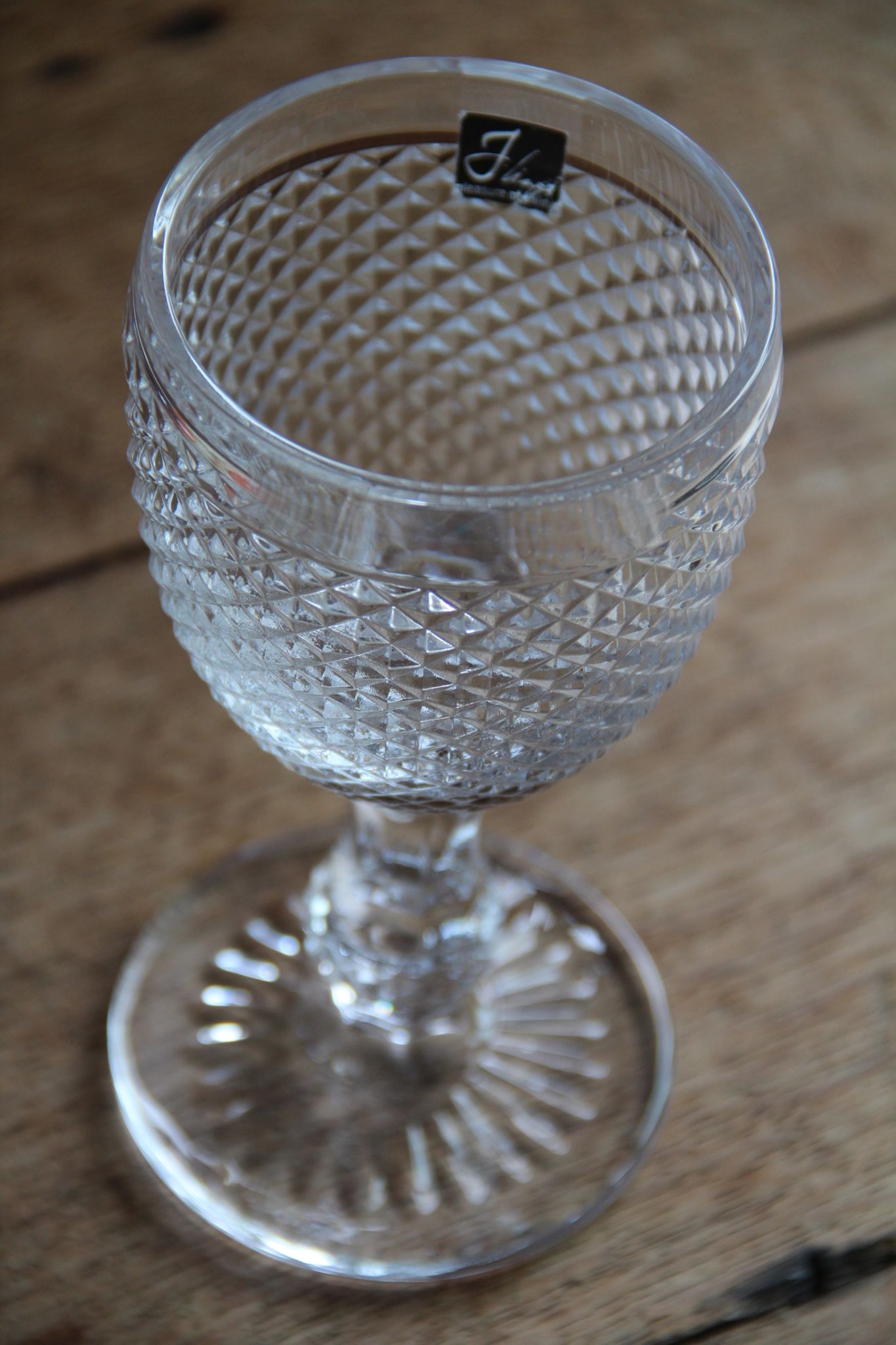 Verre sur pied en verre taillé J-Line