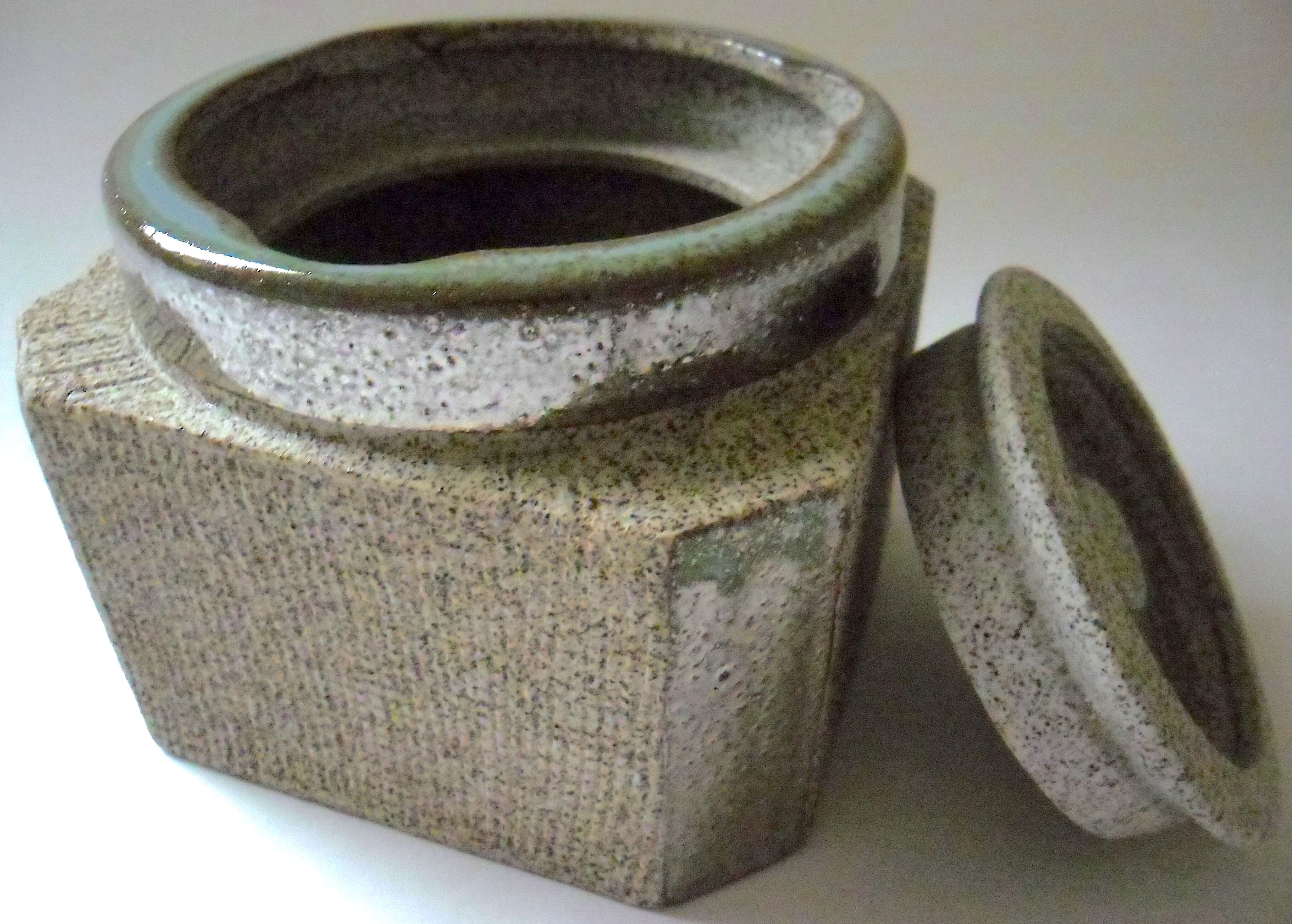 Pot à tabac en grès à émaillage métallescent par Lucien Brisoux (1878-1963)