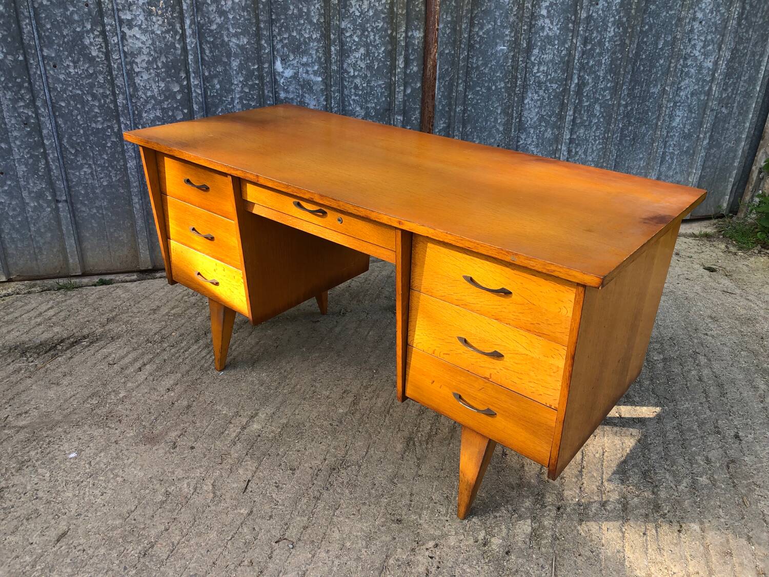 Bureau vintage à pieds compas en chêne