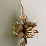 Vintage wall light in gold metal with leaf decorations