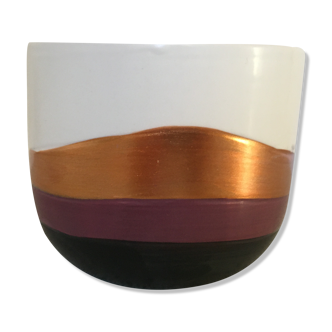 Ceramic flowerpot with golden belt