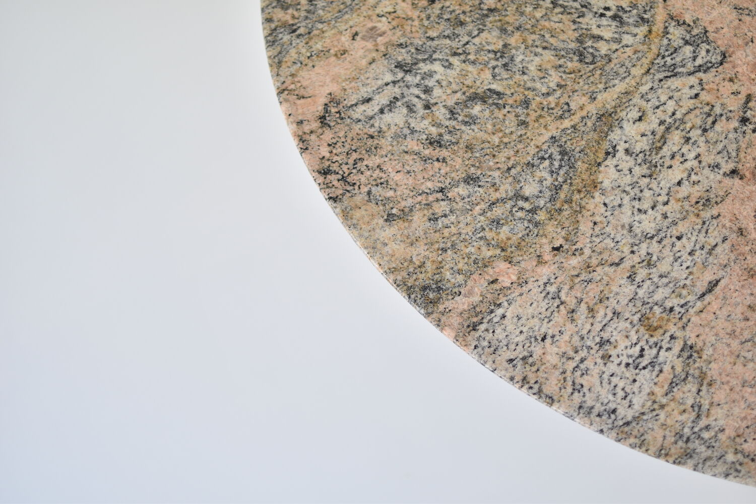 Round dining table in granite from Italy, 1970