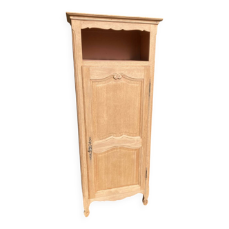 Small bonnetière wardrobe in raw oak with decorative niche.
