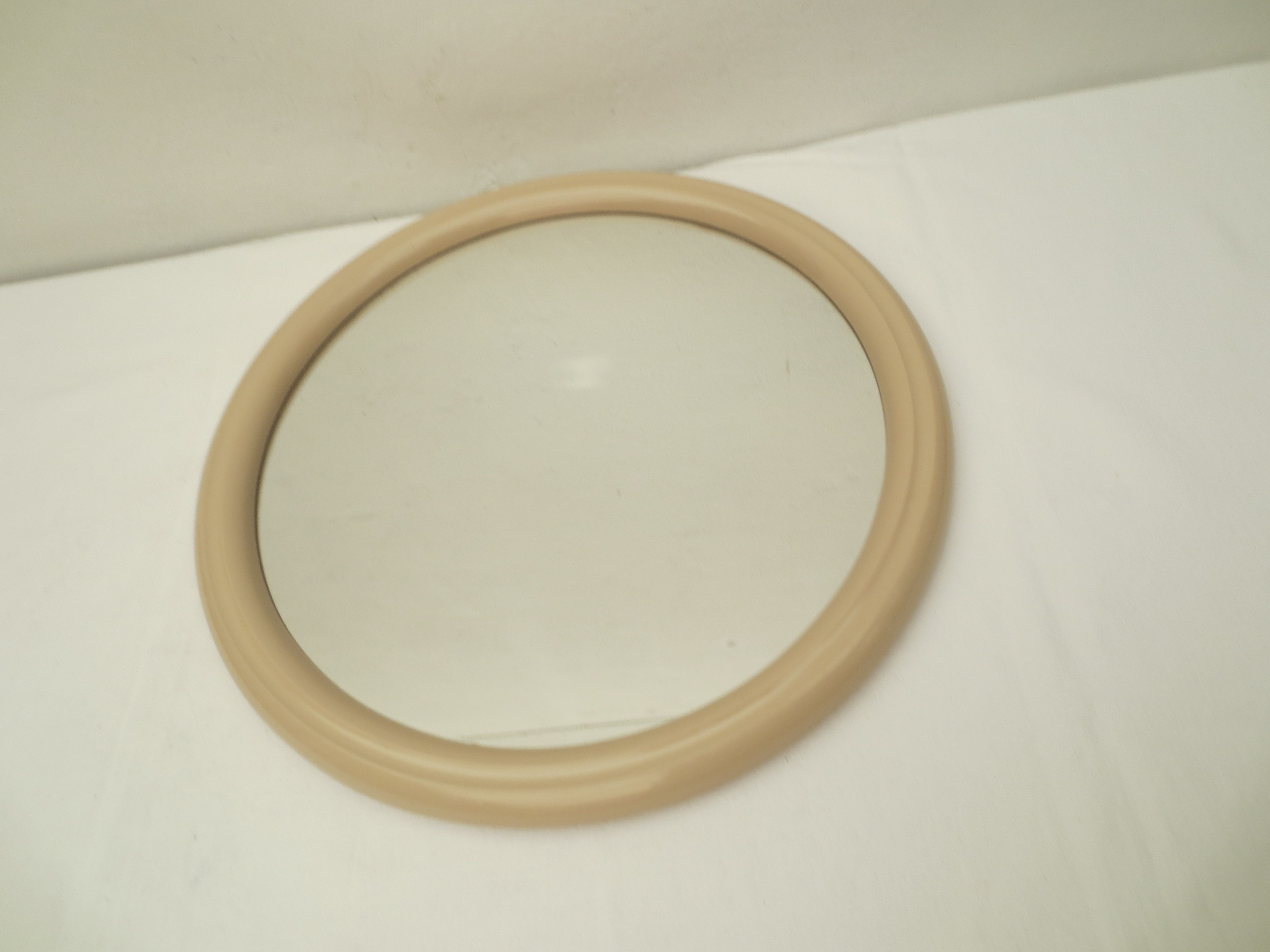 Circular mirror of the 70s