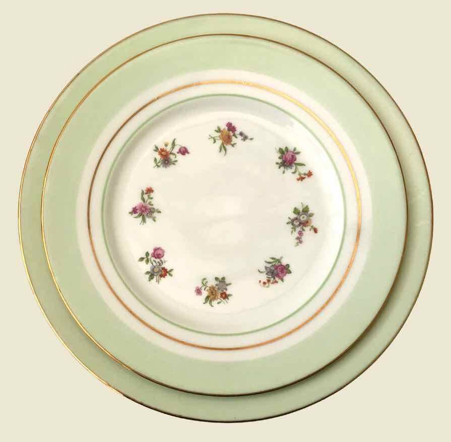 Service of 18 porcelain plates for 6 people