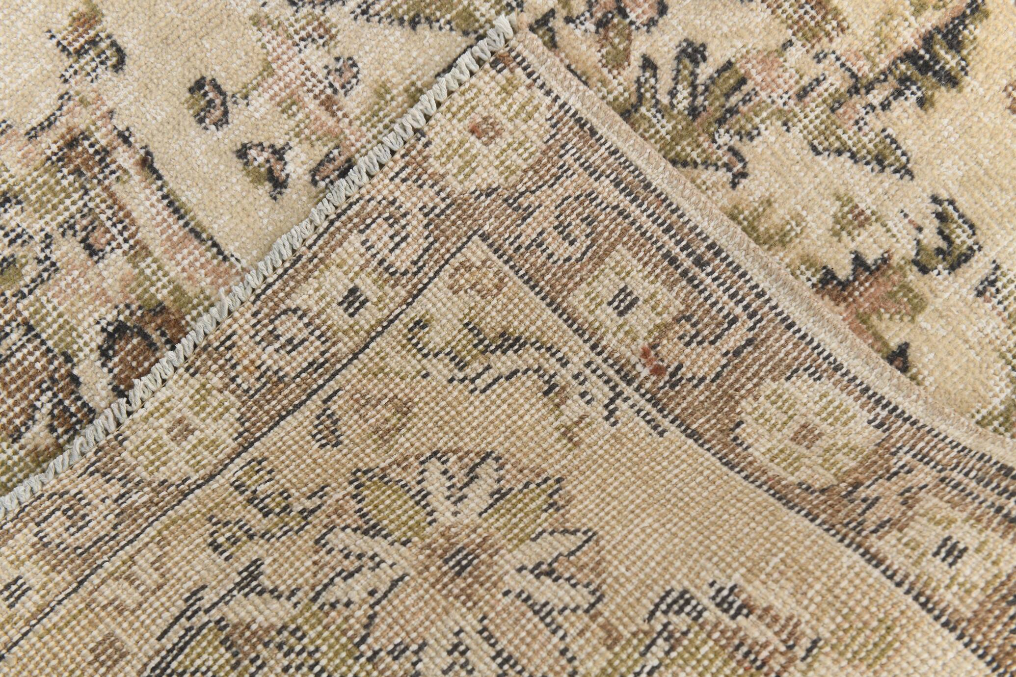 Tapis Anatolien Vintage Clair – Motifs Floraux Élégants, 202x278 Cm