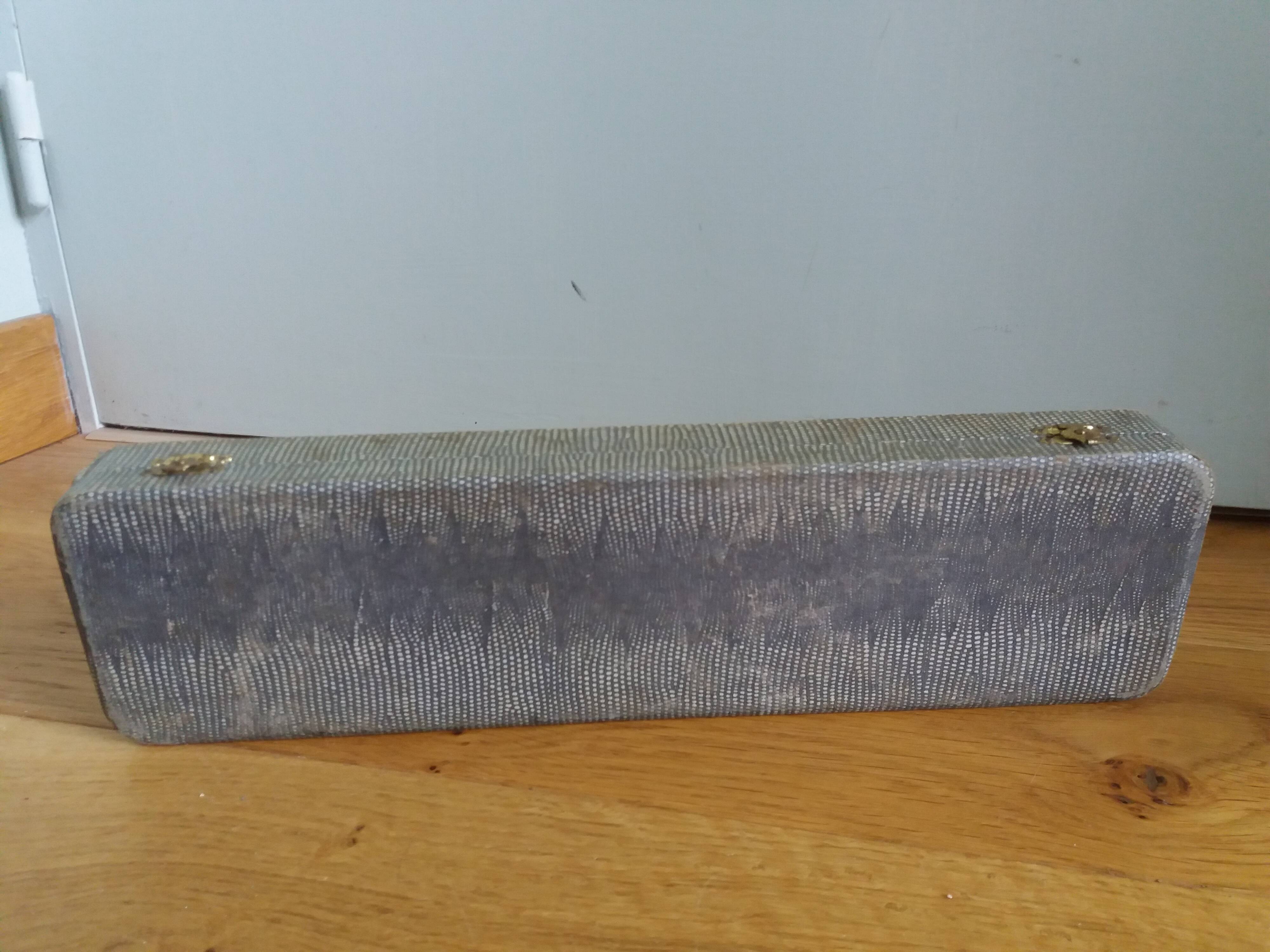 Curved blade serving knife