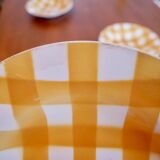 6 hollow plates with yellow and white checkered