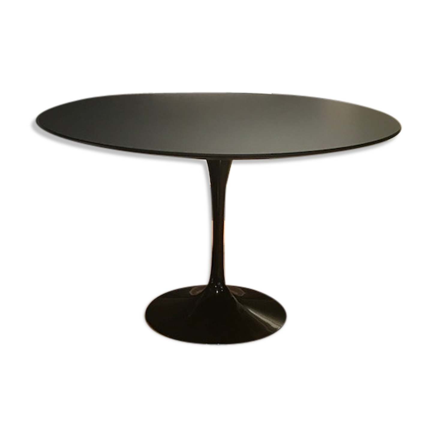 Tulip table by Eero Saarinen for Knoll