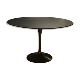 Tulip table by Eero Saarinen for Knoll