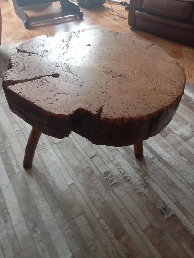 Table basse en orme massif