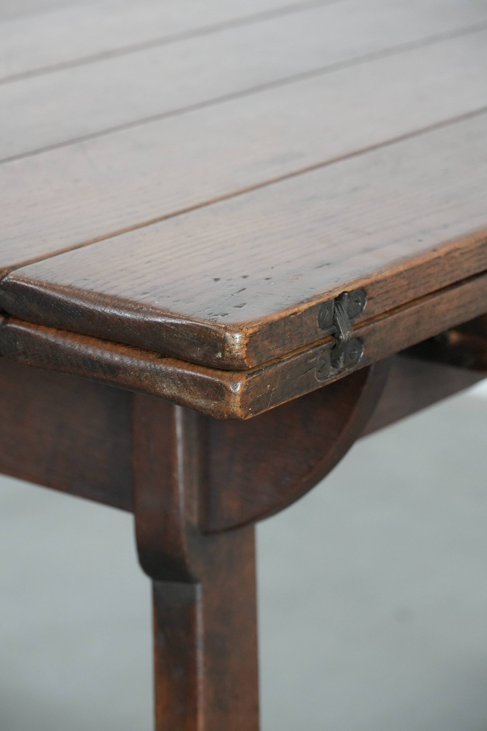 Antique Swiss extendable dining table made of oak from the mid-19th century