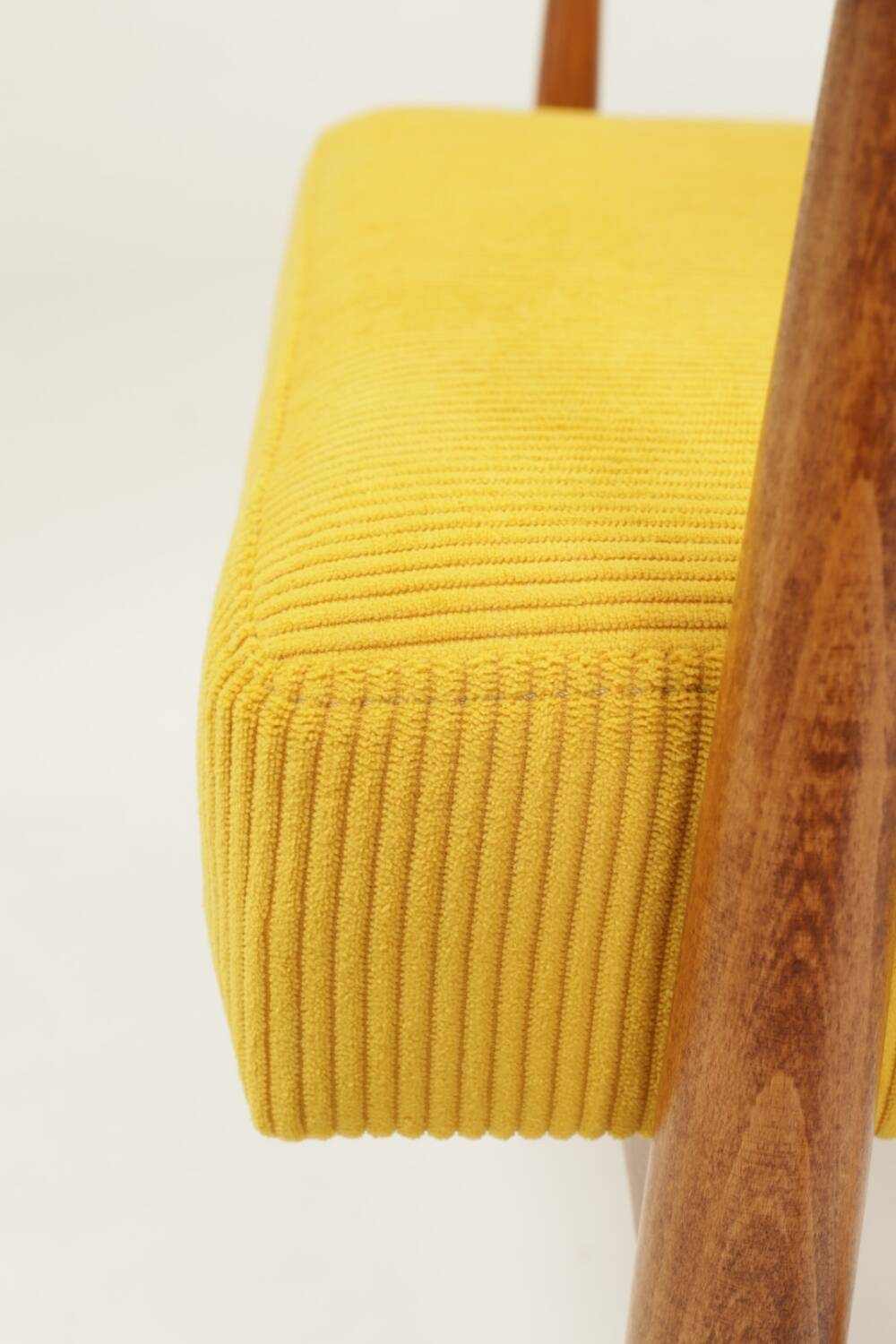 Fauteuil vintage jaune velours côtelé Scandinavian design by H.Lis