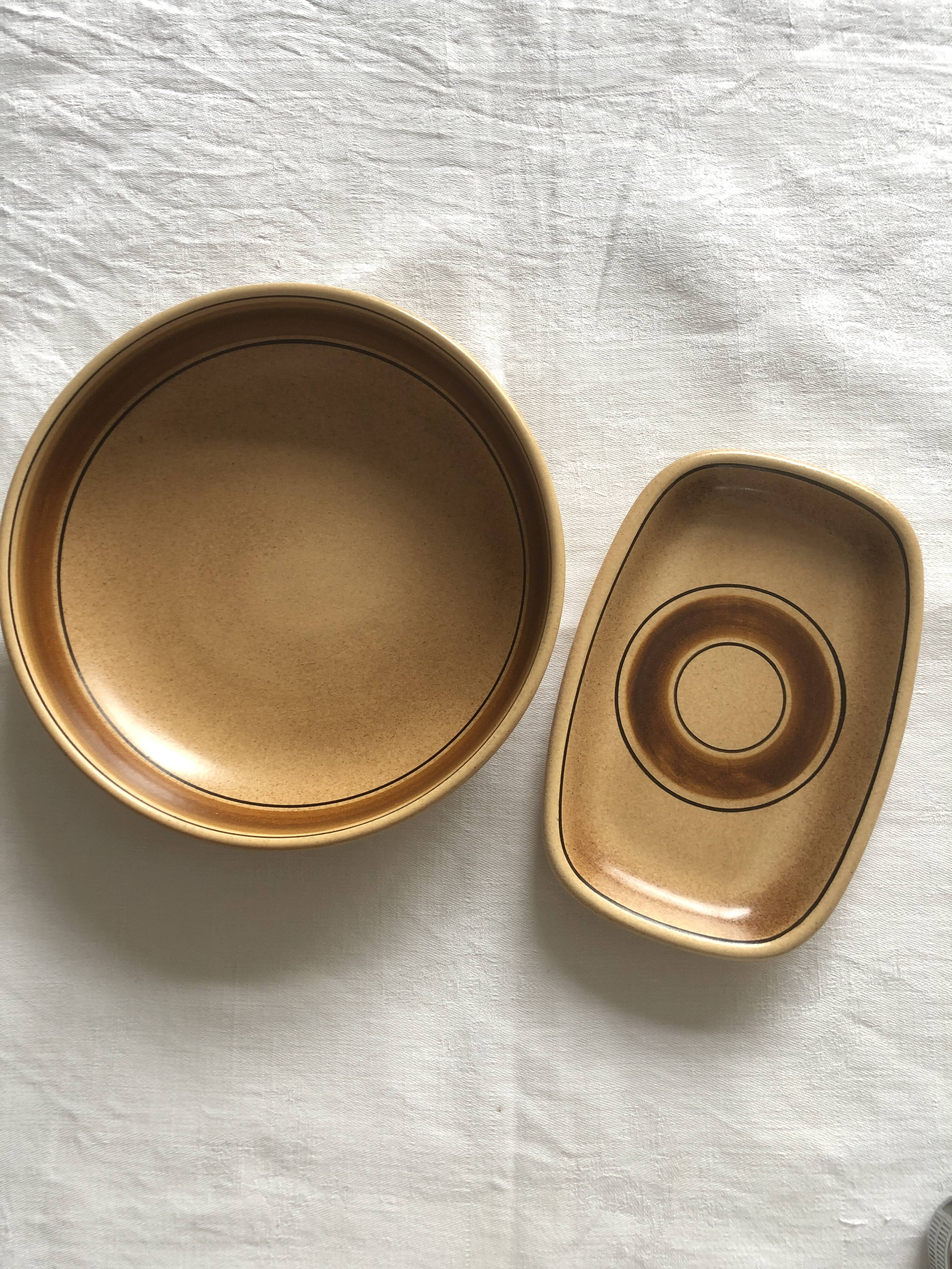 Round dish and serving bowl in Salins stoneware