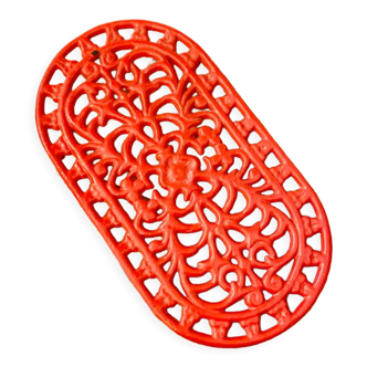 Enamelled cast iron trivet