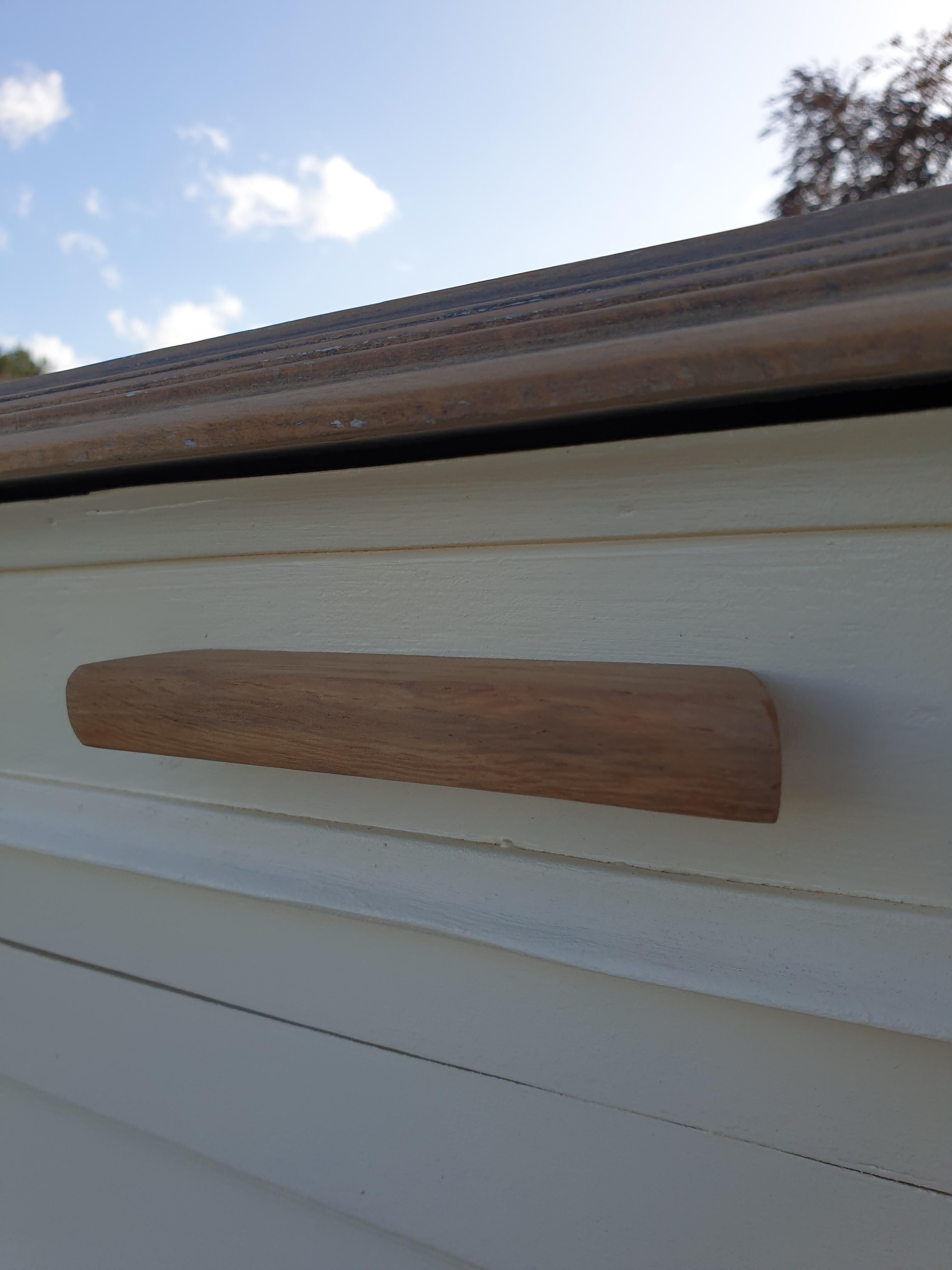 White porcelain parisian buffet
