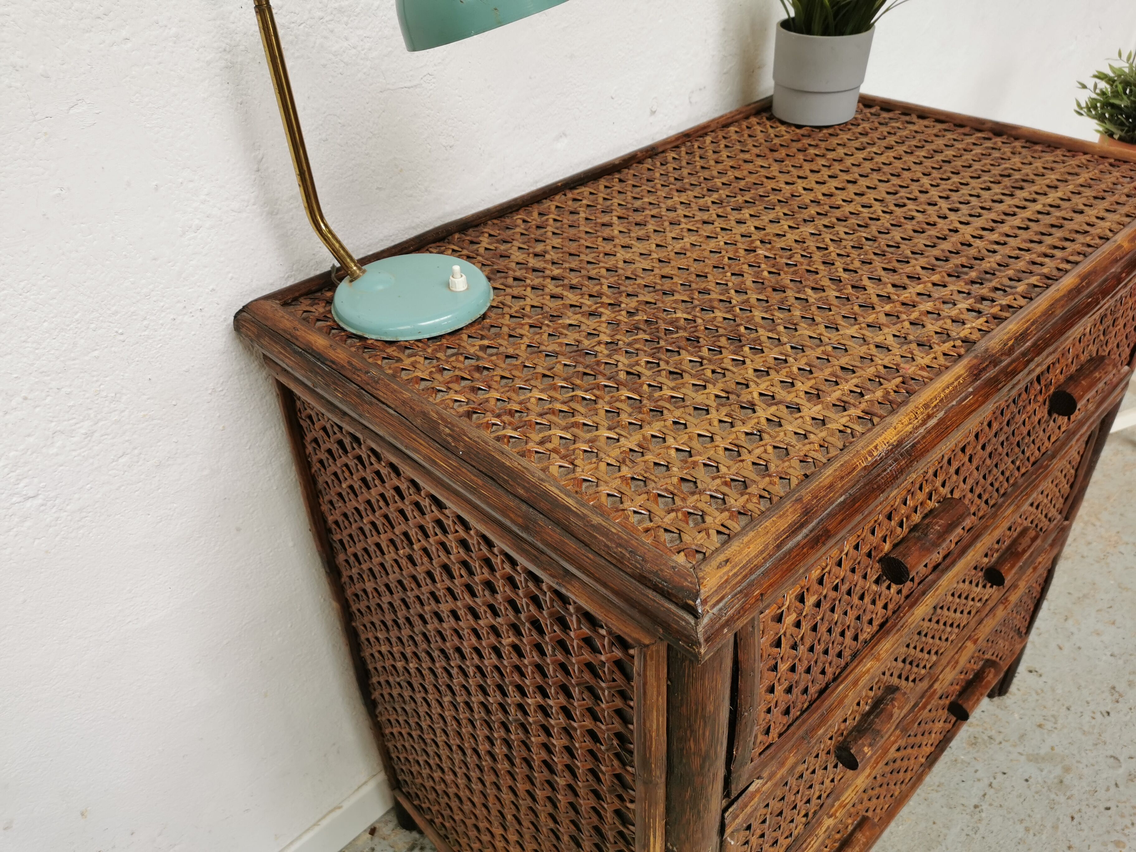 Commode vintage en rotin et cannage