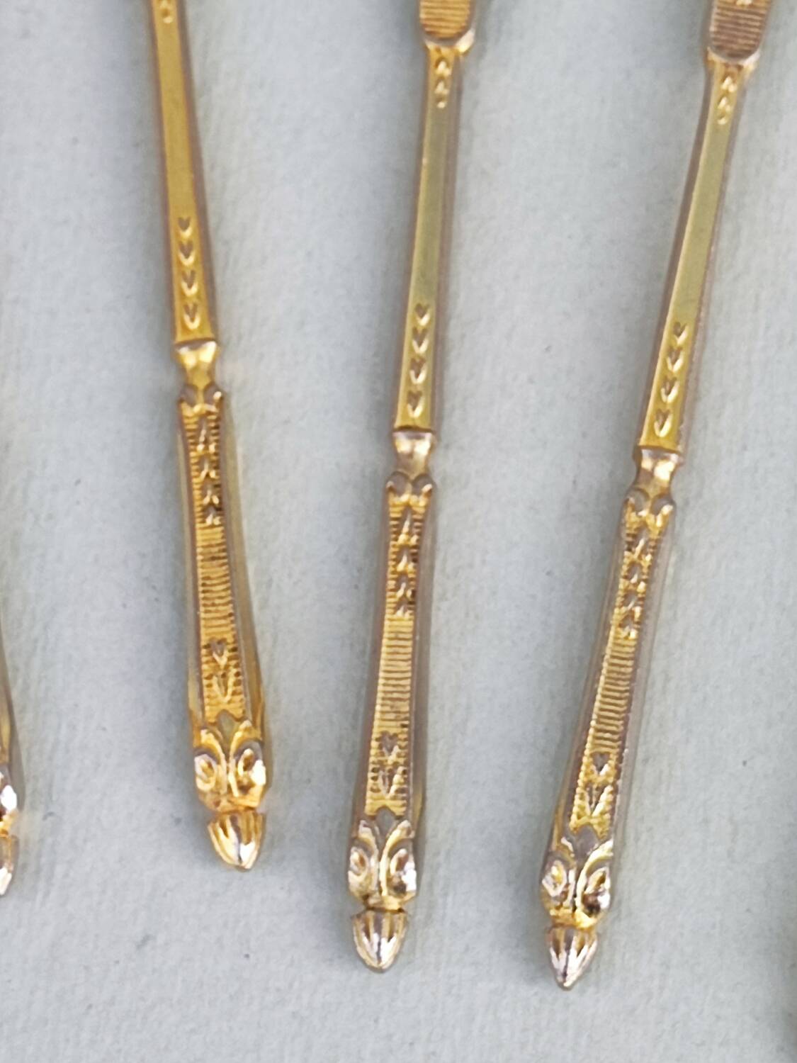 12 gilt metal teaspoons