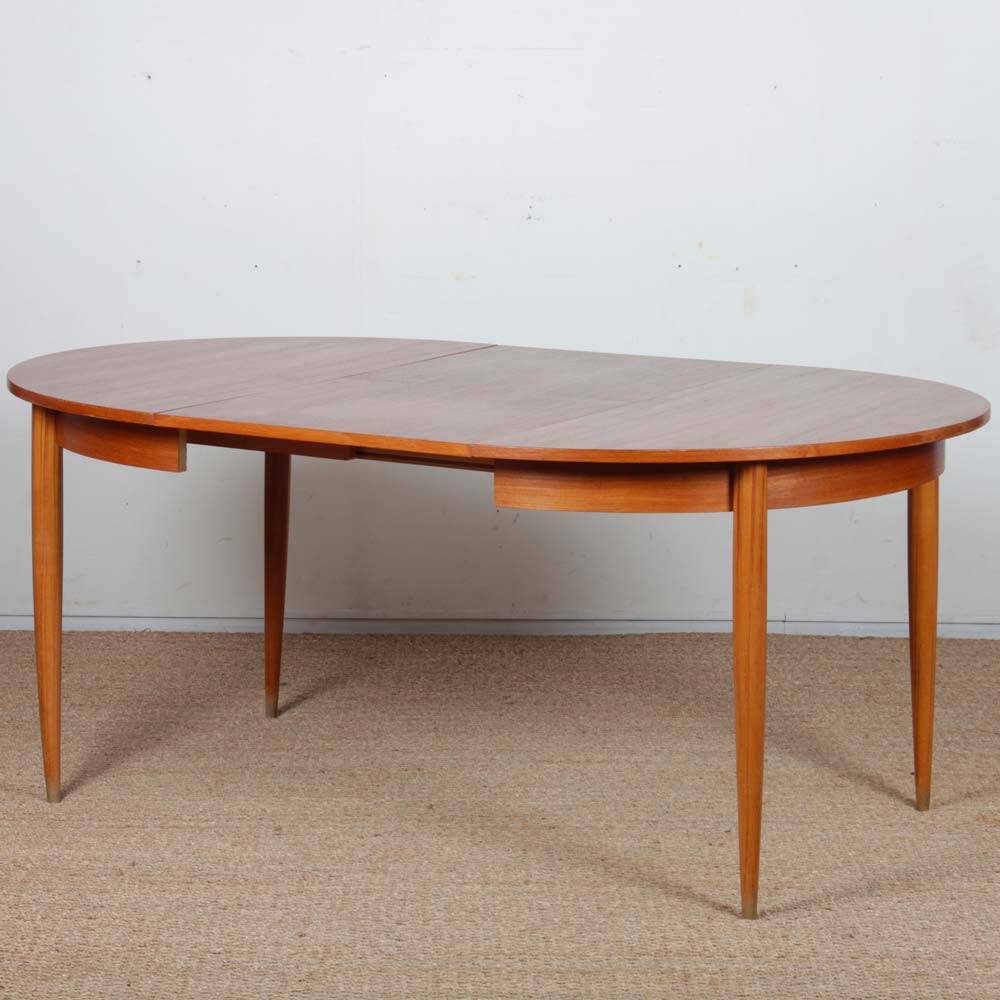Round extendable dining table in wood, 1960