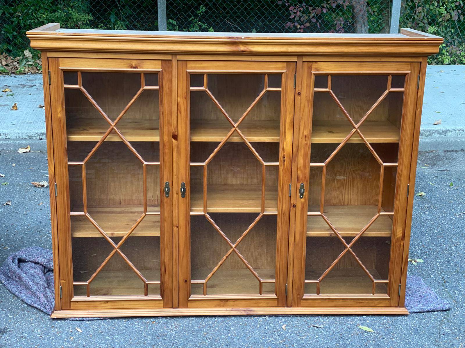 Large English display cabinet in solid wood, 20th century, 155cm