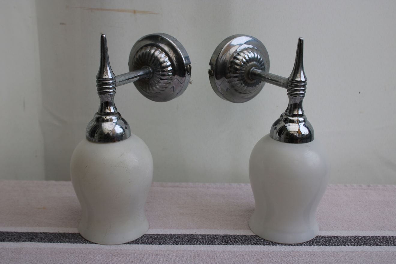 Pair of porcelain wall lamps