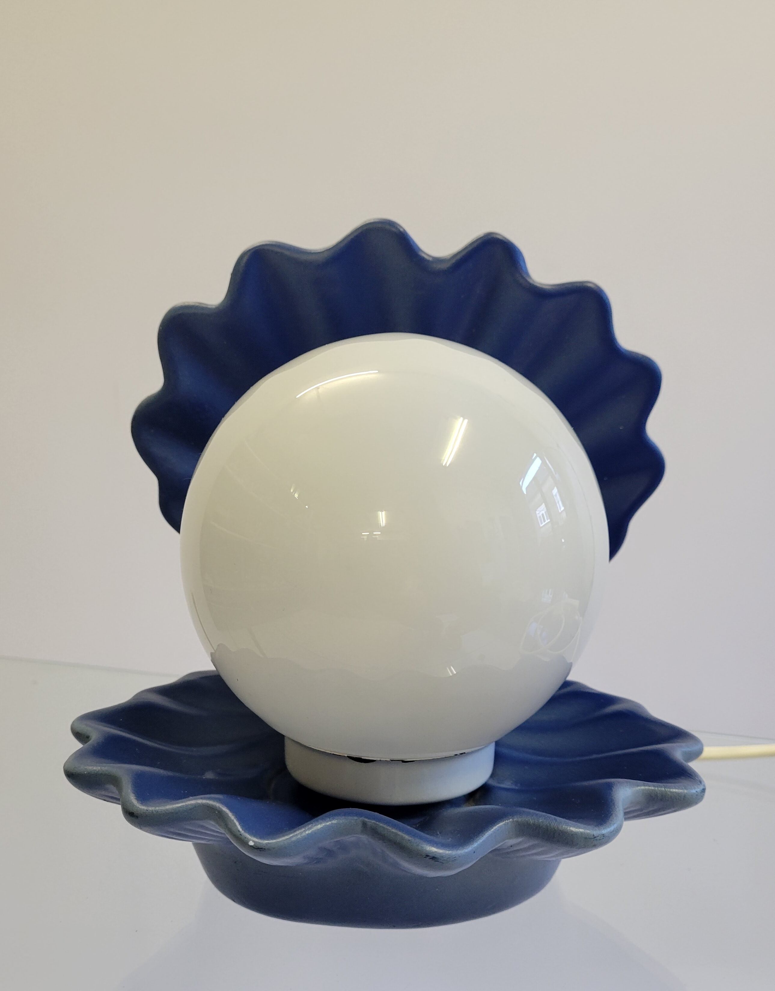 Shell lamp in blue and opaline ceramic