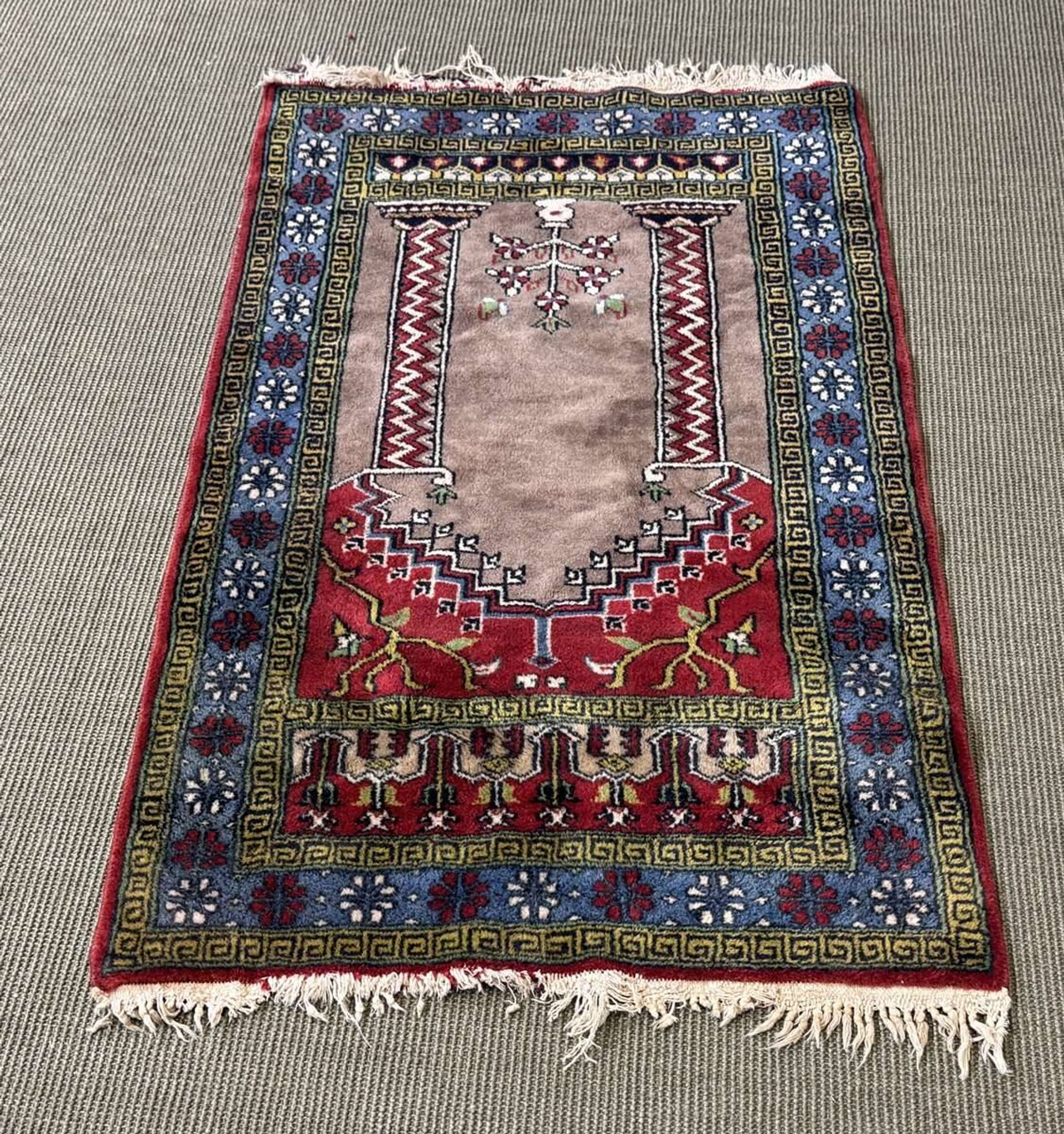Handmade wool Iranian carpet - 1.26m x 0.75m