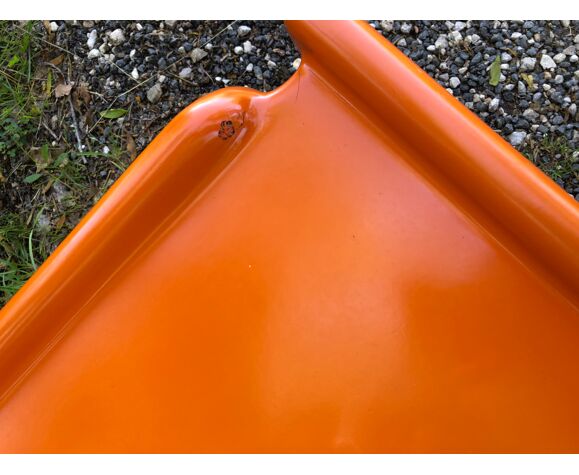 Table basse fibre de verre orange