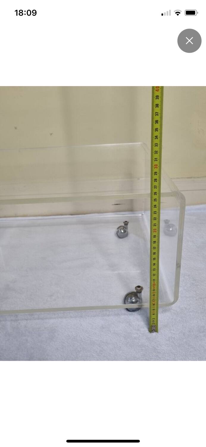 Table basse et porte revue en plexiglas vintage, années 70