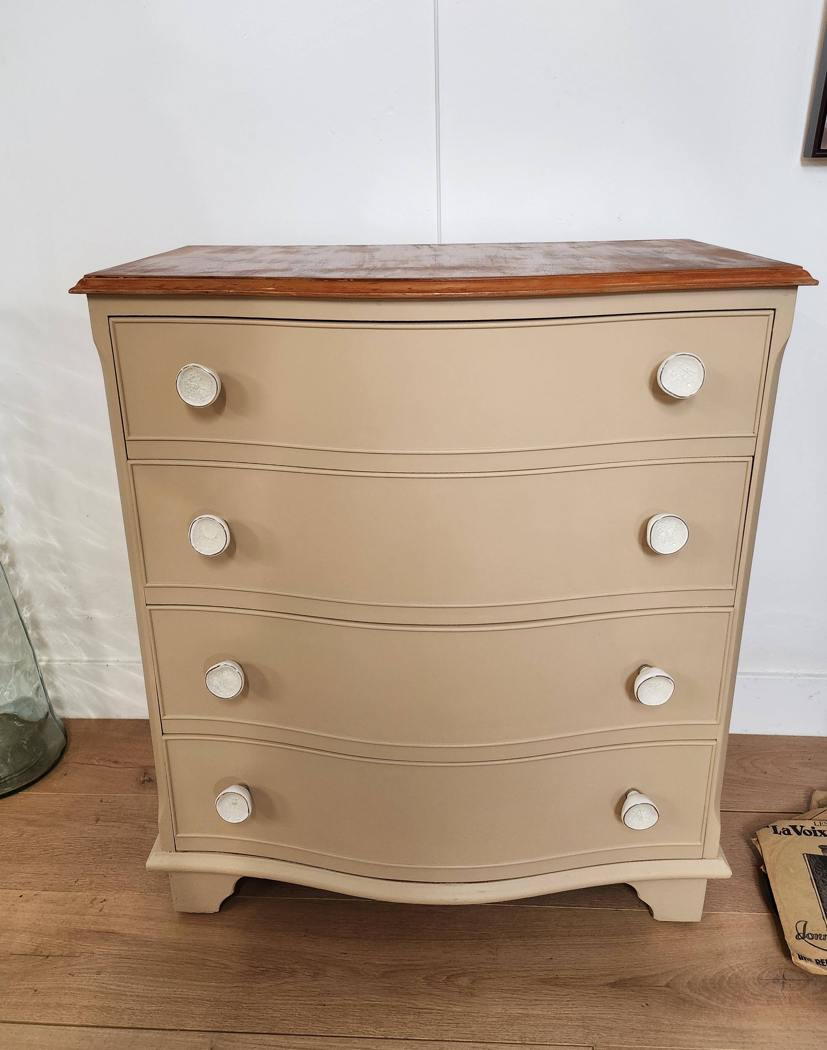 Chest of drawers with rounded front