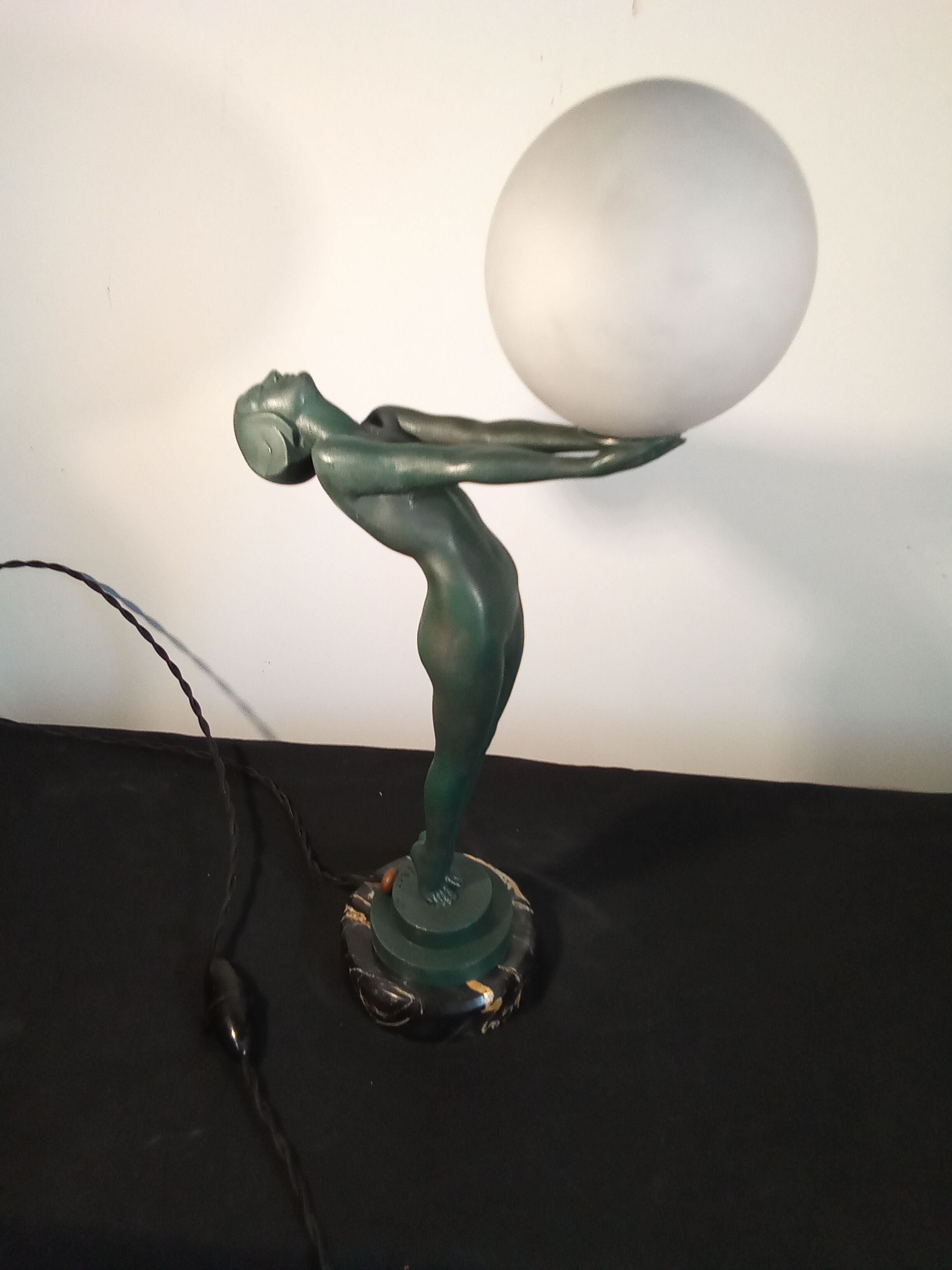 Art Deco lamp "Lueur" signed Max Le Verrier
