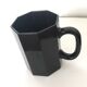 Tasses nid d’abeille en opaline noire